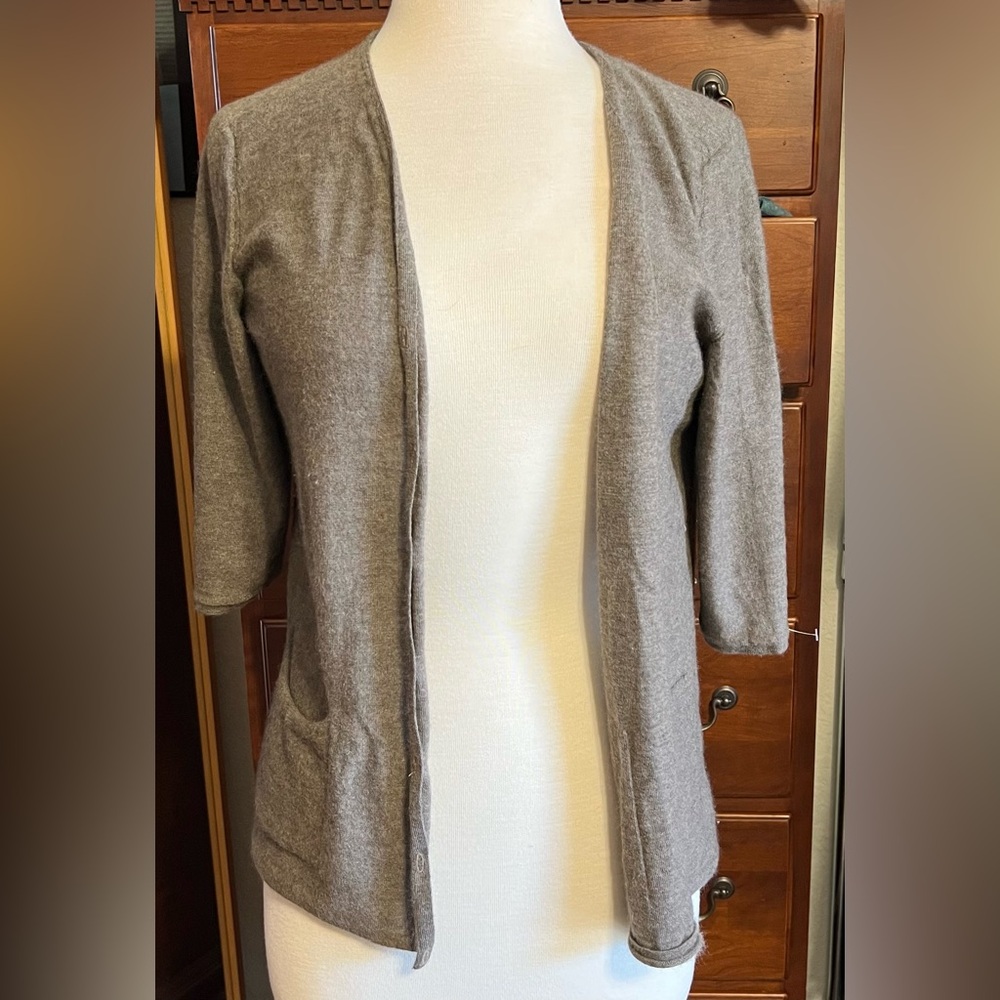 Women’s Eileen Fisher button front cardigan. Size Large. 100% cashmere - Picture 2 of 8